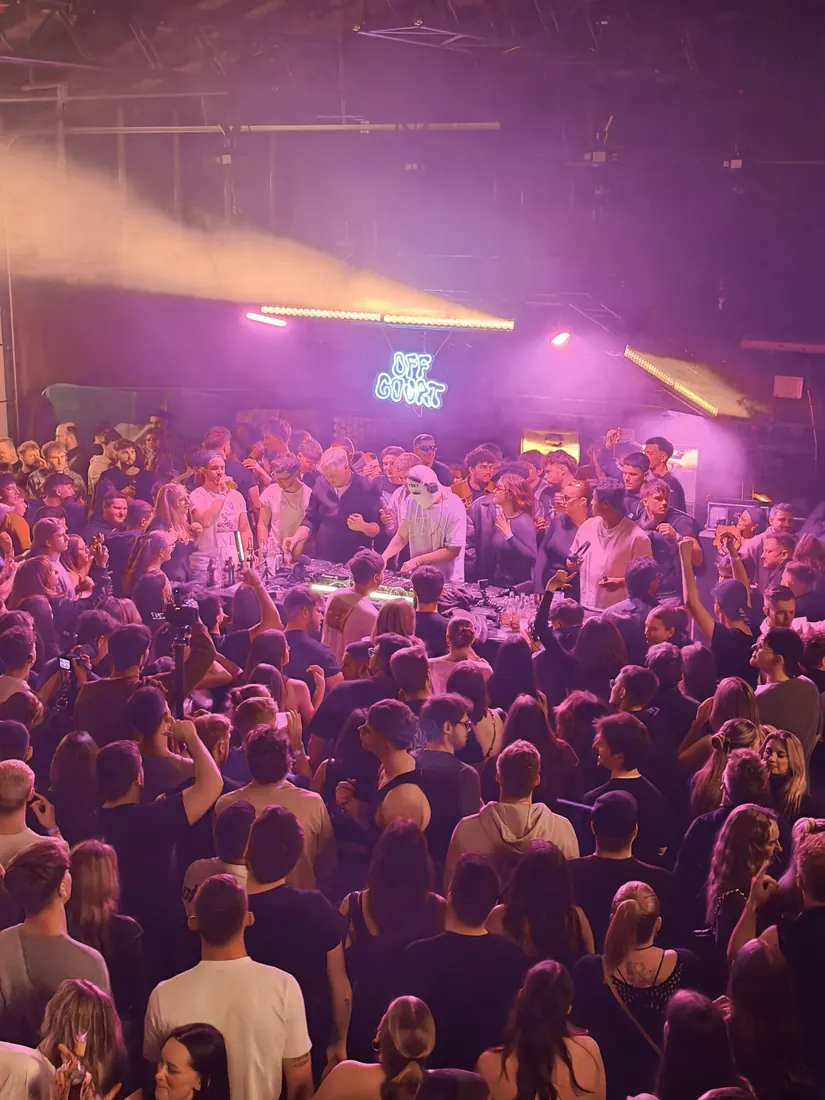 Warehouse Rave: Volle Halle